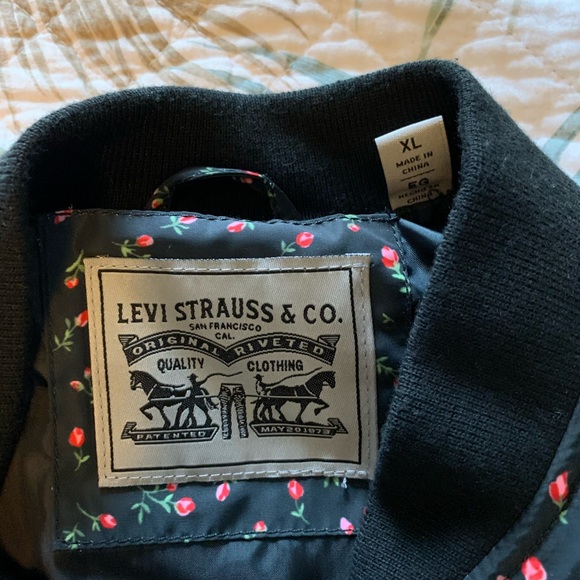 COPY - Levi’s NWOT Cropped Jacket - Picture 3 of 3